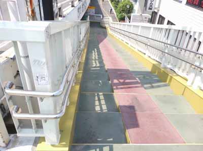 西中島新御堂筋への階段