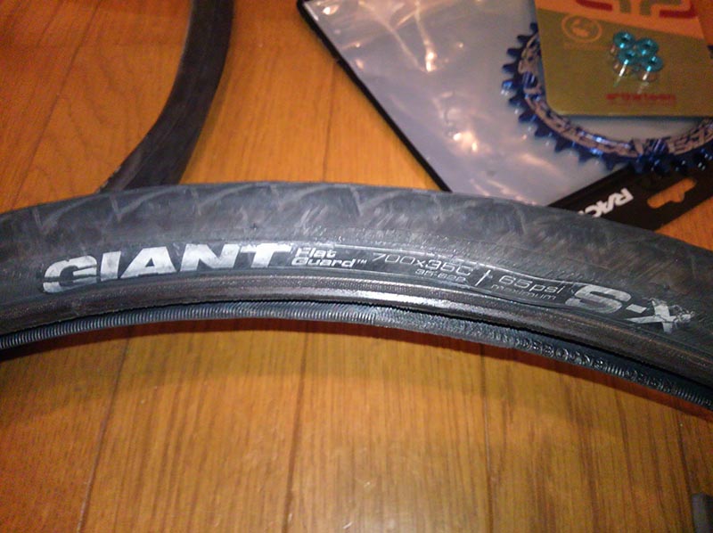 GIANT純正タイヤ