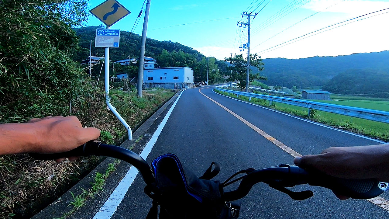 Awaichi climb warning sign showing 9% gradient over 1,100m distance
