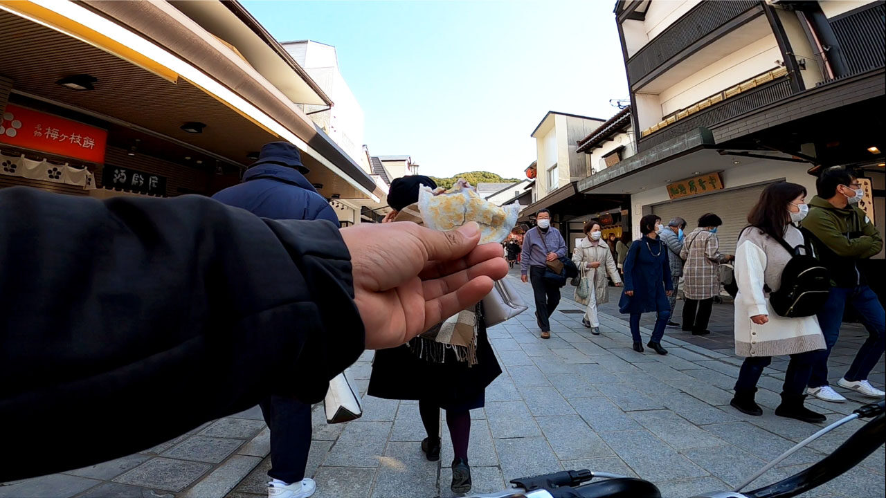 Dazaifu's famous Umegae-mochi sweet bean paste rice cakes