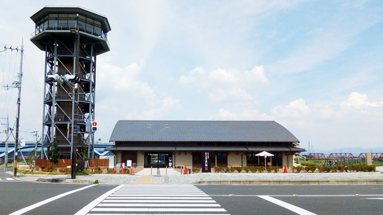Sakura Deai Kan building - cherry blossom viewing facility with river views