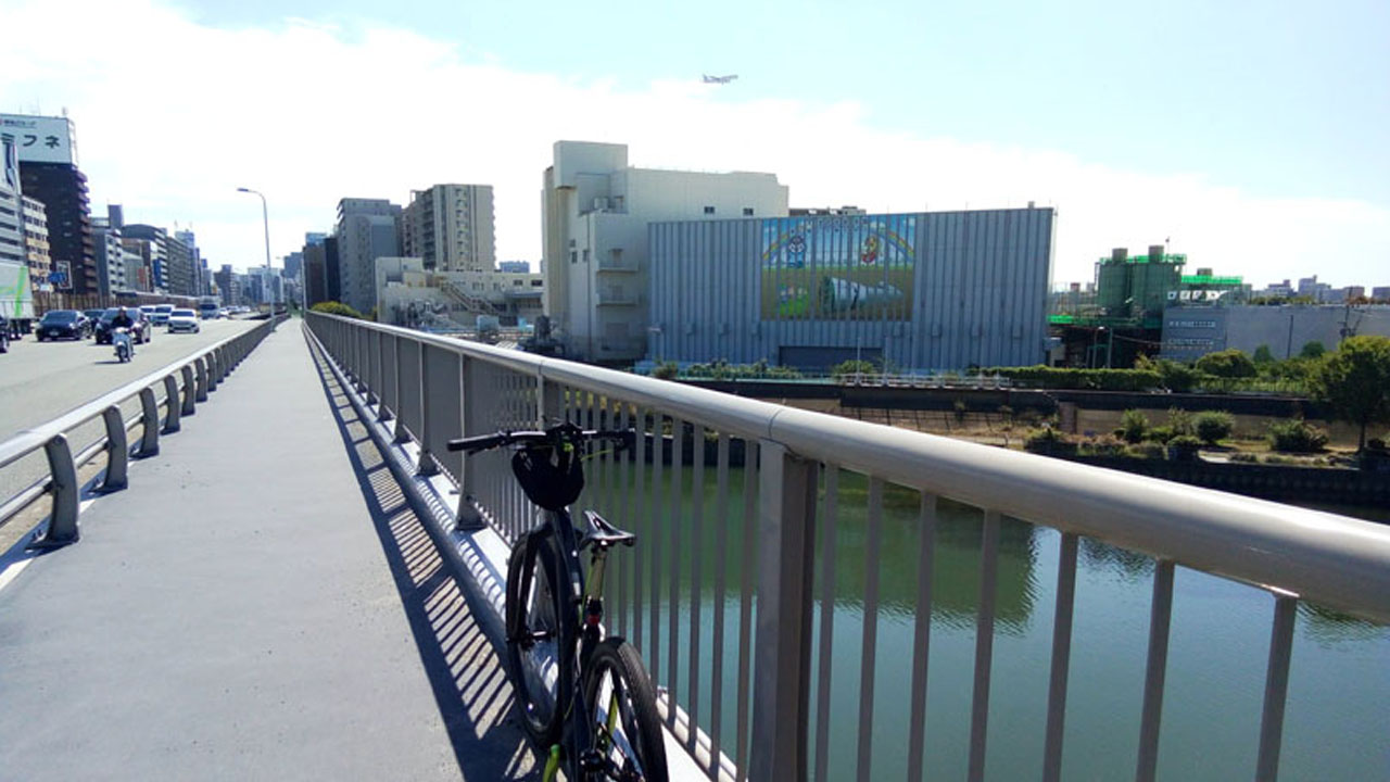 View from Shin-Midosuji looking south toward Osaka city center