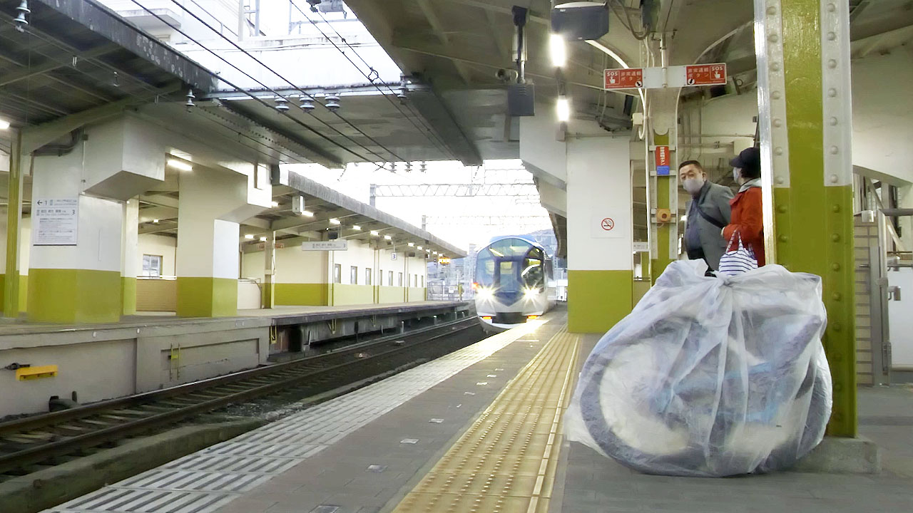 A clean train station platform in Japan