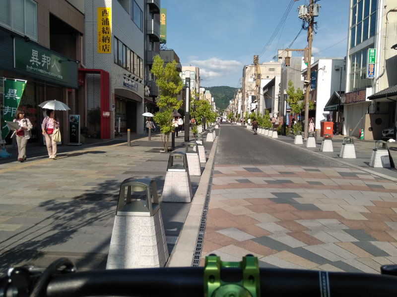こぎれいな三条通り