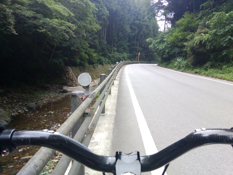 327号で宝塚の北側から市街へ