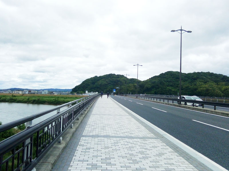 ひっきりなしに行き交うチャリダー