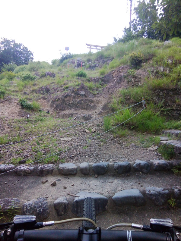 秀望台崖から