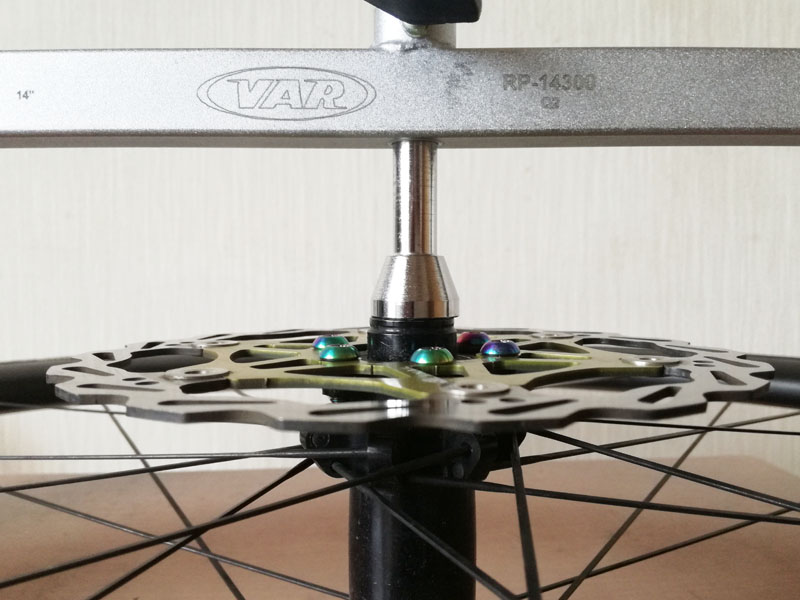 BOOSTフロントハブ ローター側.