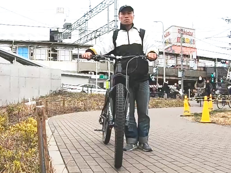 ふだんのB4C氏の近影-阪急神崎川駅より