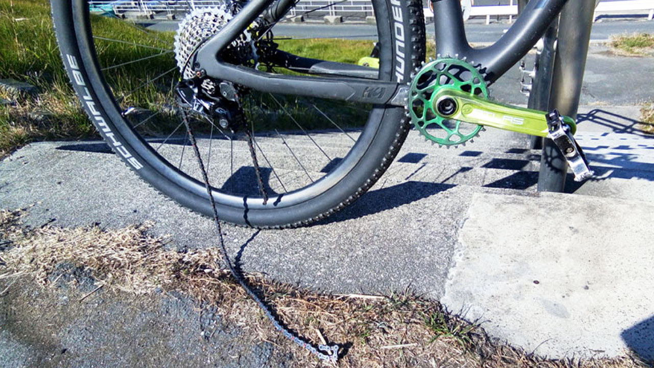 自転車のチェーンが外れた