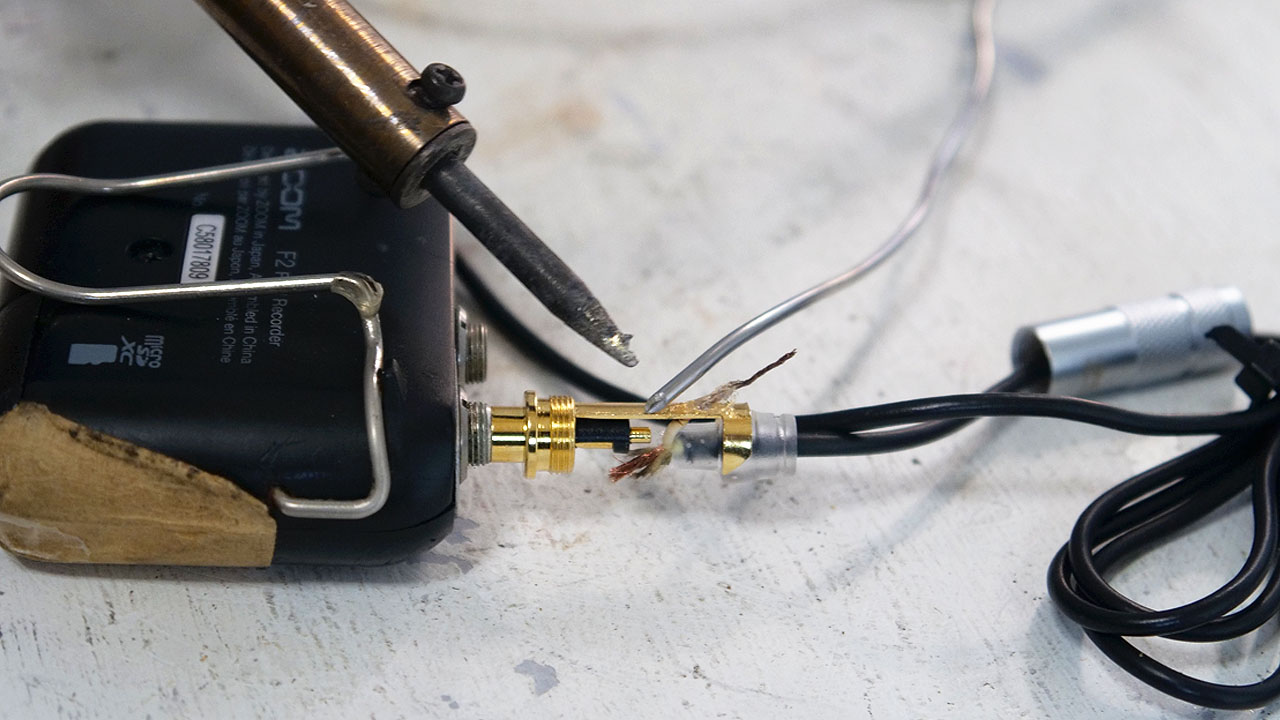 ケーブルハウジング